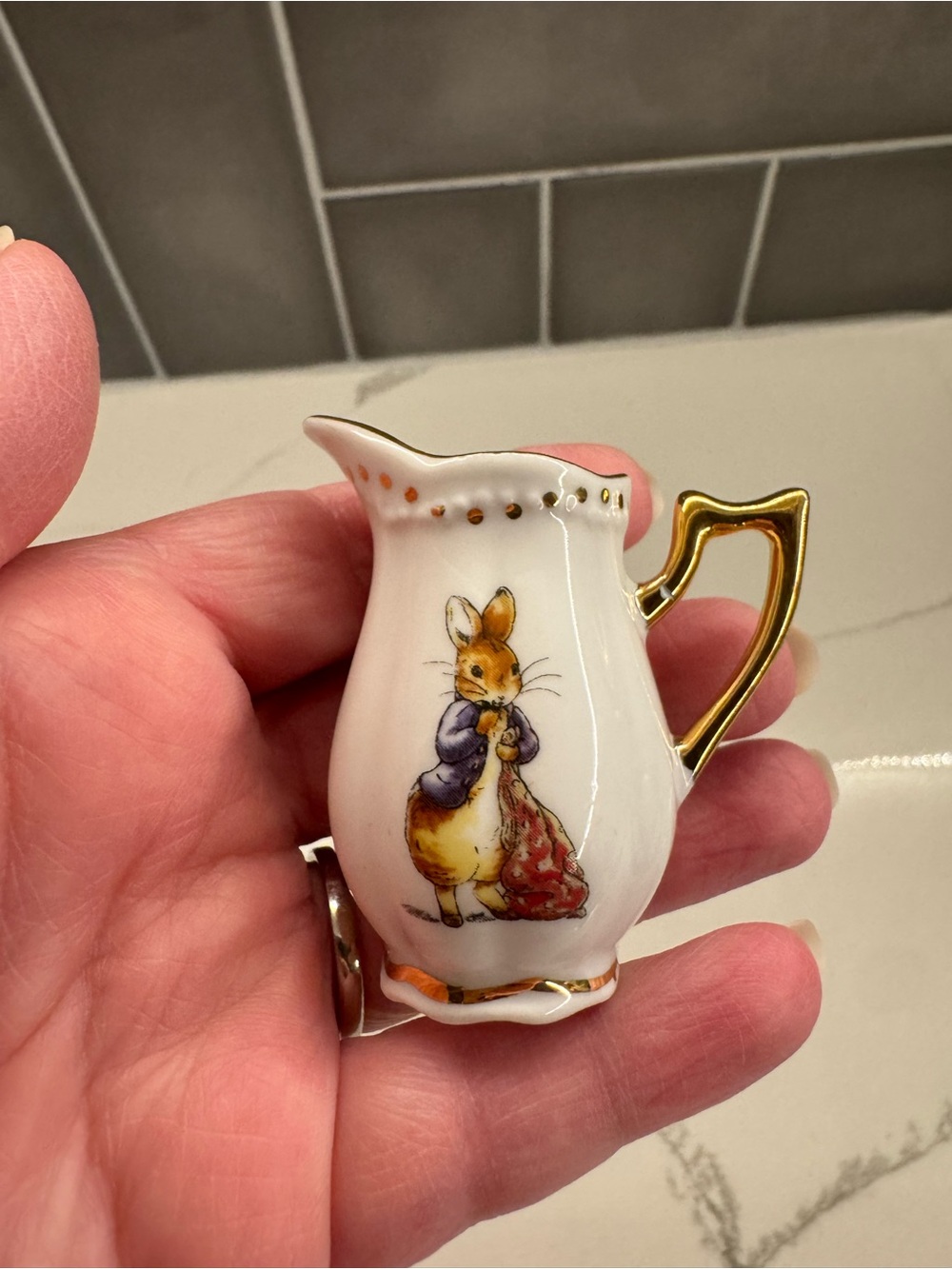 Peter Rabbit & Benjamin Bunny Miniature Tea Set - Picture 4 of 9